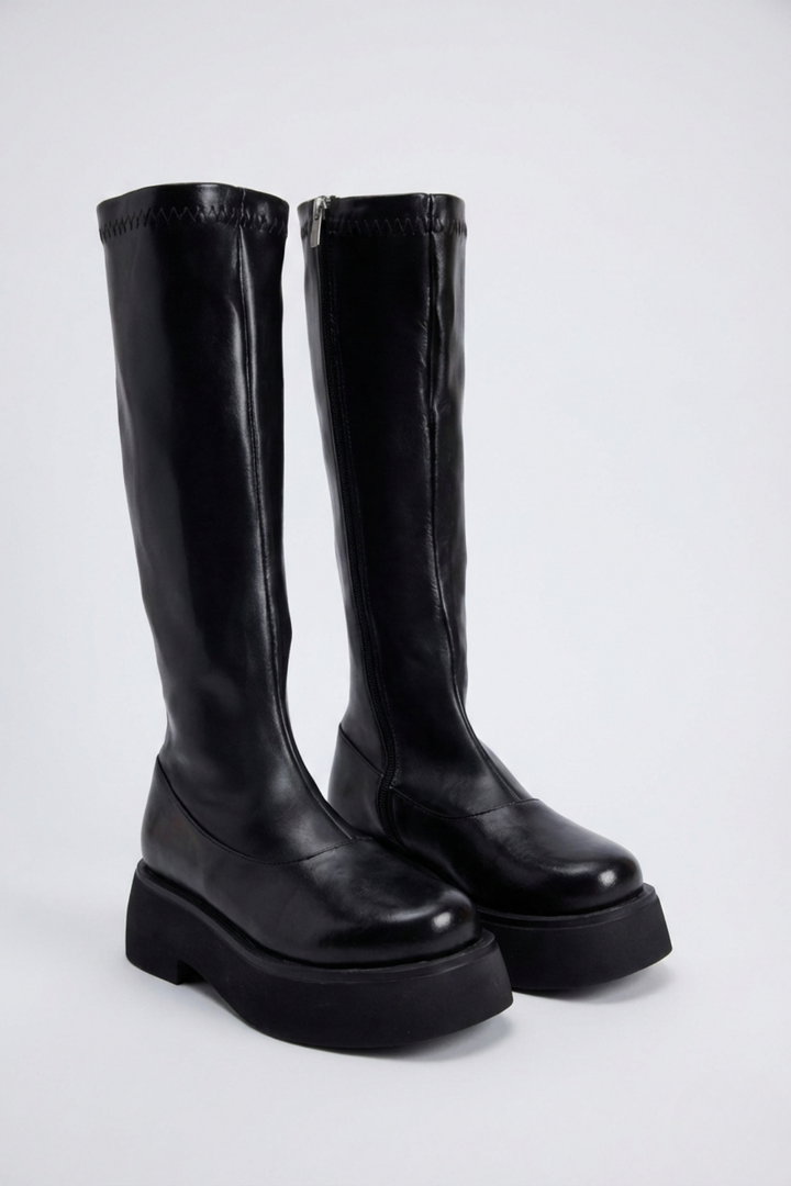 Aylan Kadın Siyah Kalın Tabanlı Çizme