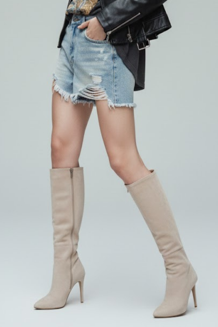Diayen Bej Süet Fermuarlı Lastikli İnce Yüksek Topuklu Kadın Çizme