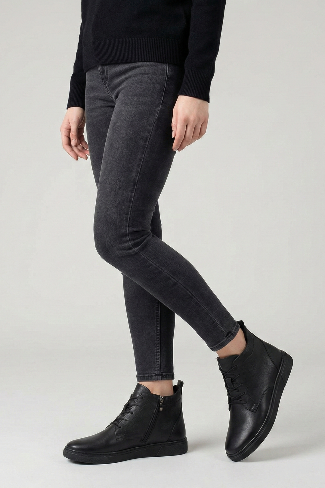 Cancu Kadın Bağcık Detaylı Siyah Bot