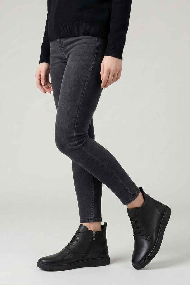 Cancu Kadın Bağcık Detaylı Siyah Bot