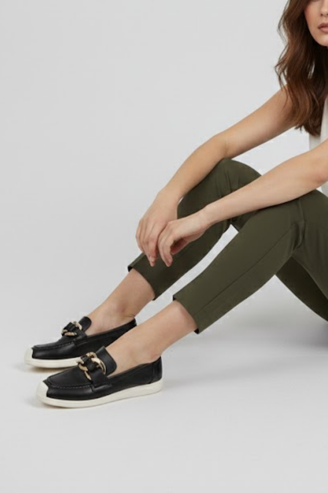 Riwan Kadın Siyah Zincir Detaylı Babet Ayakkabı