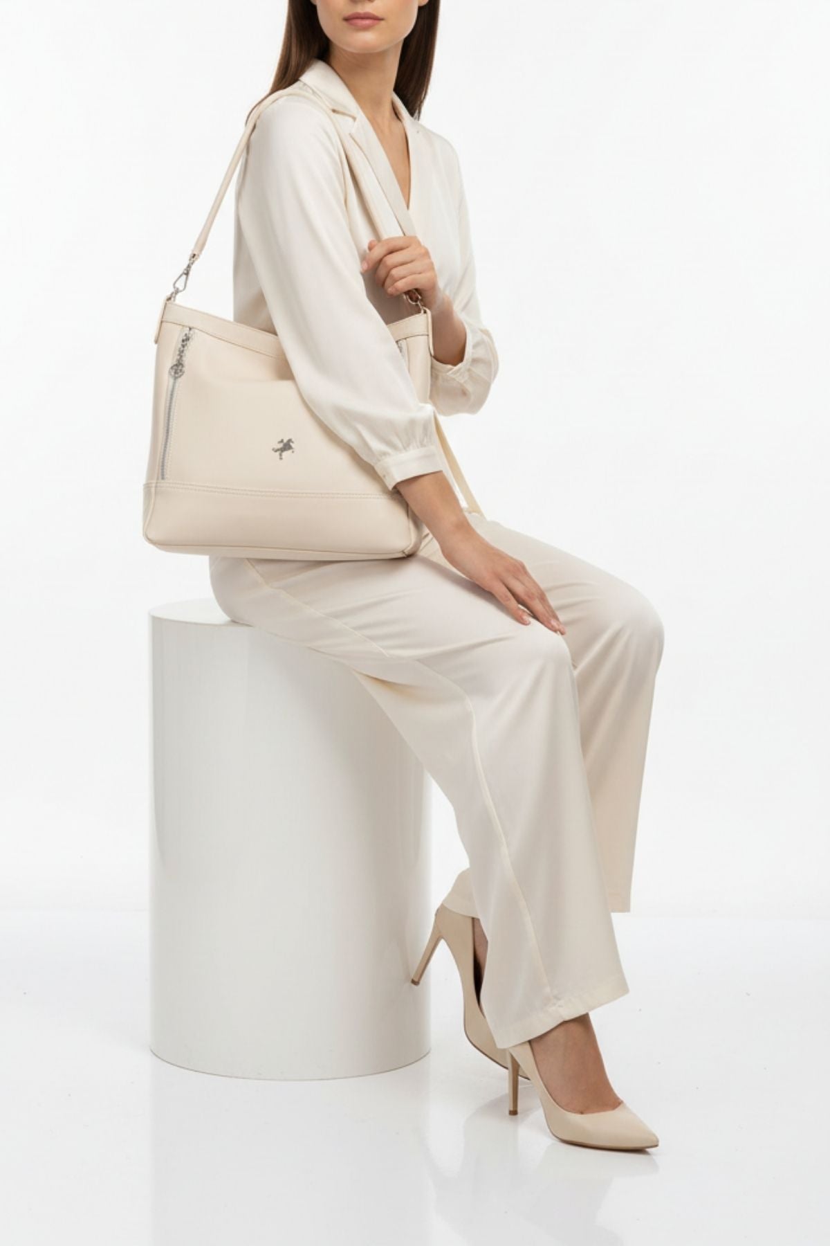 Sakora Kadın Omuz Çantası ve Ayarlanabilir Askılı Çapraz Çanta