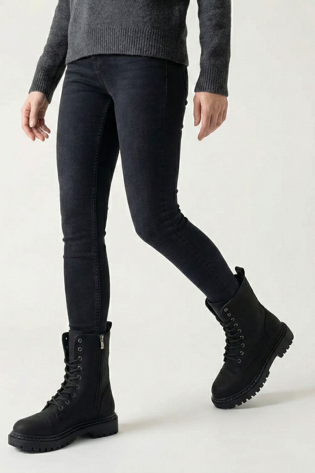 Rocco Kadın Kalın Tabanlı Siyah Postal Bot