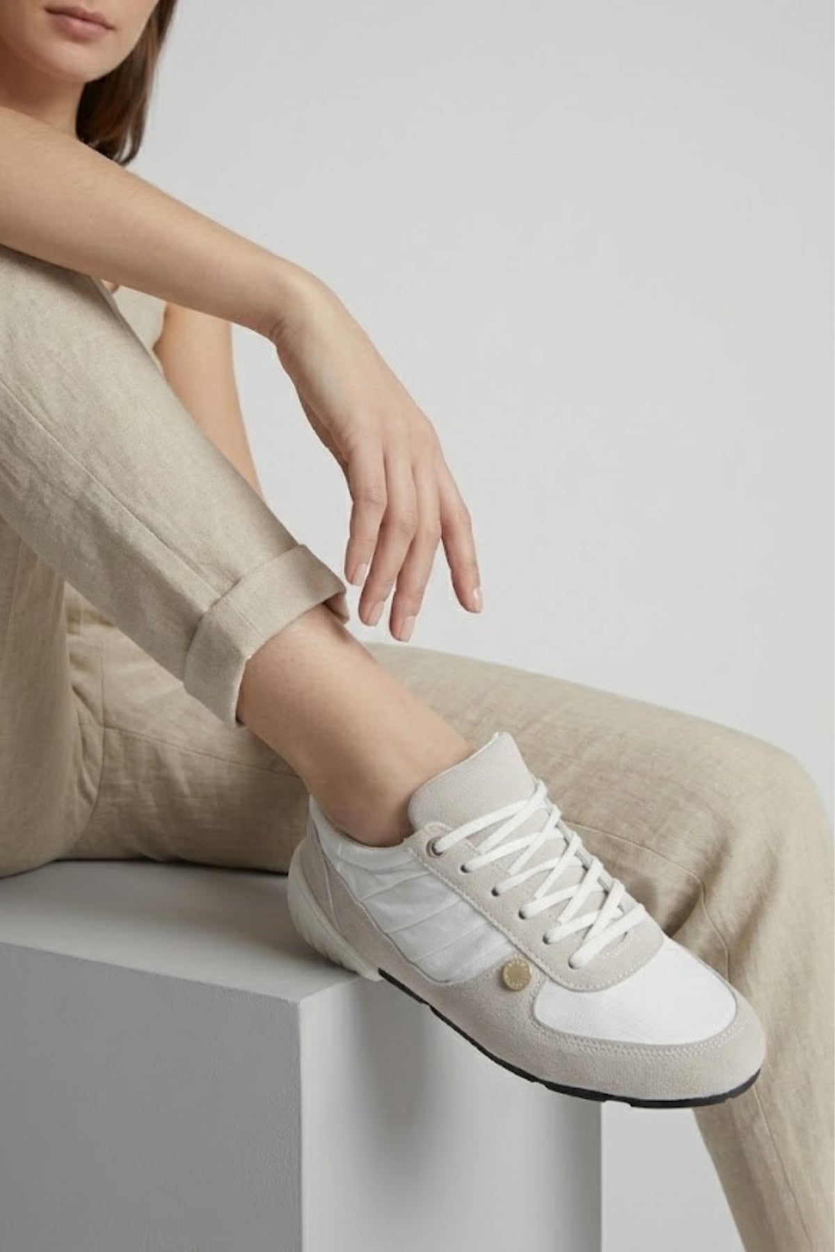 Jawen Kadın Gri Nubuk Beyaz Detaylı Spor Ayakkabı