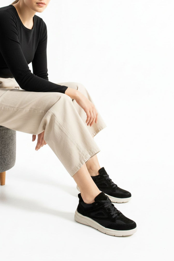 Stuan Kadın Hakiki Süet Deri Siyah Spor Ayakkabı