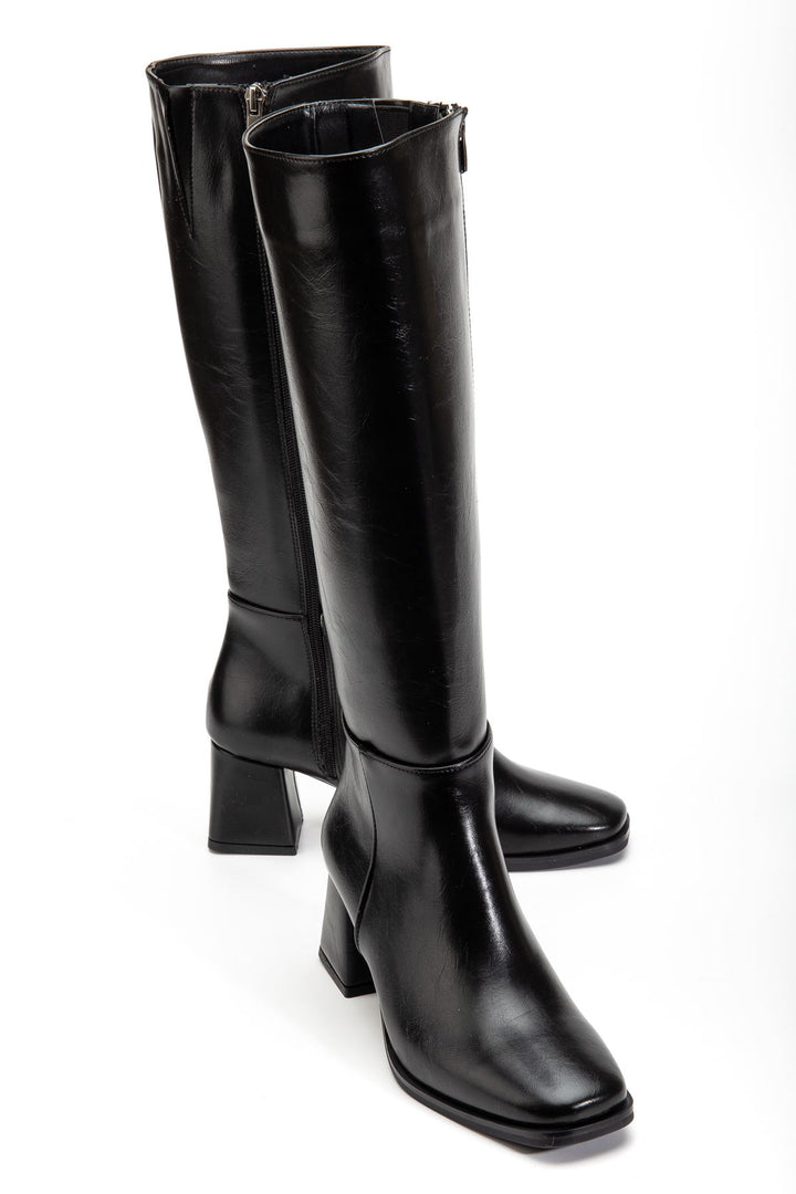 Selora Kadın Siyah Kırışık Rugan Fermuarlı Topuklu Çizme