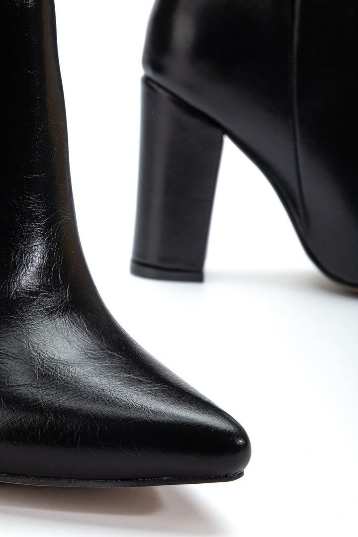 Jarnes Kadın Siyah Kırışık Körüklü Kalın Topuklu Çizme