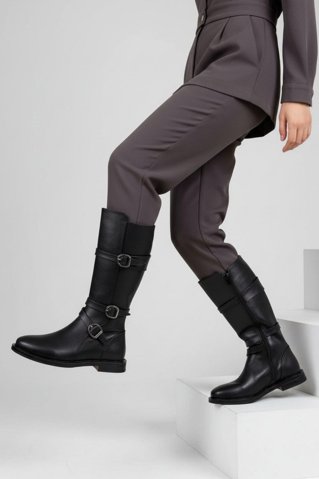 Berre Kadın Toka Detaylı Siyah Çizme
