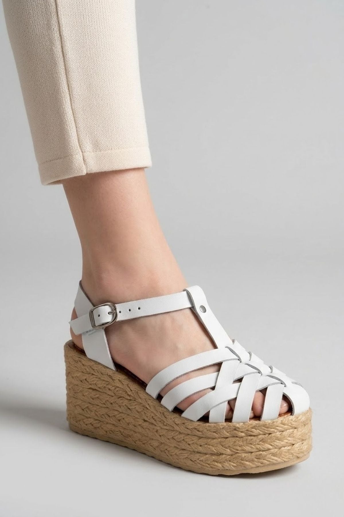 Nergan Beyaz  Hakiki Deri Dolgu Kadın Sandalet