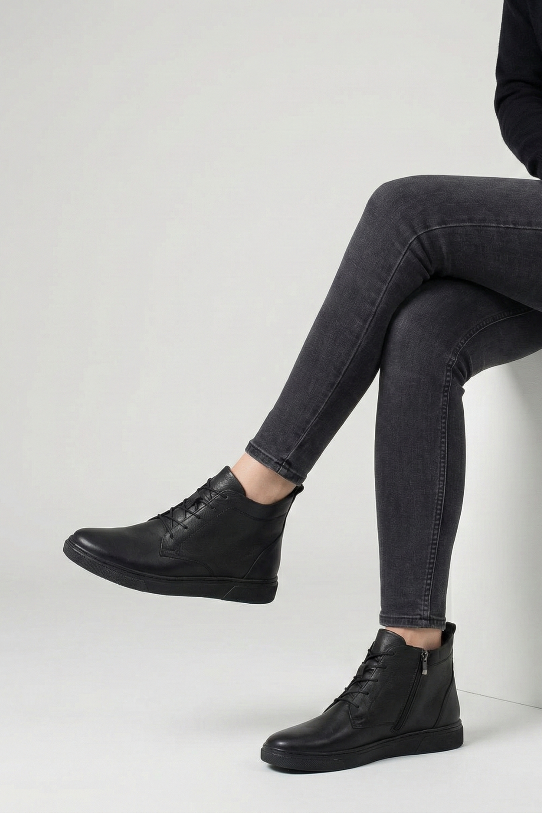 Cancu Kadın Bağcık Detaylı Siyah Bot