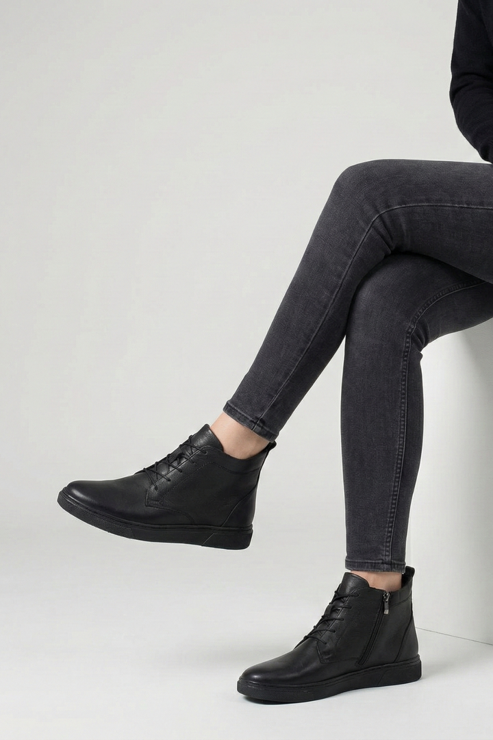 Cancu Kadın Bağcık Detaylı Siyah Bot