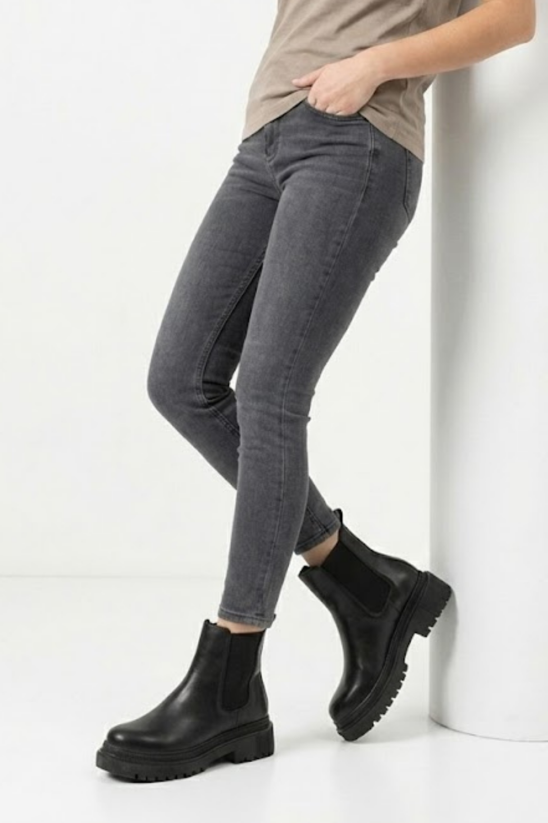 Nayliz Siyah Lastikli Kadın Bot