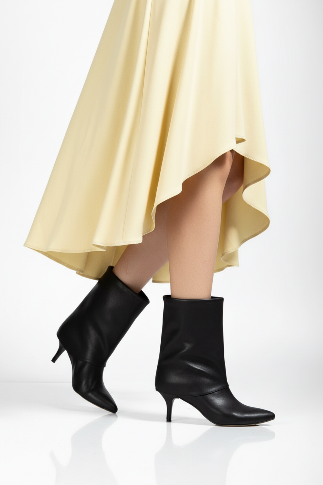 Zenora Kadın Siyah Yakalı İnce Topuklu Bot