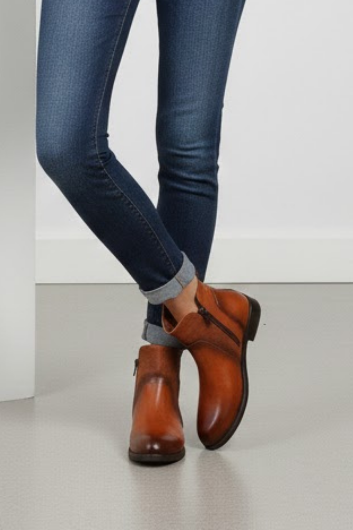 Rendo Kadın Hakiki Deri Çift Fermuarlı Taba Bot