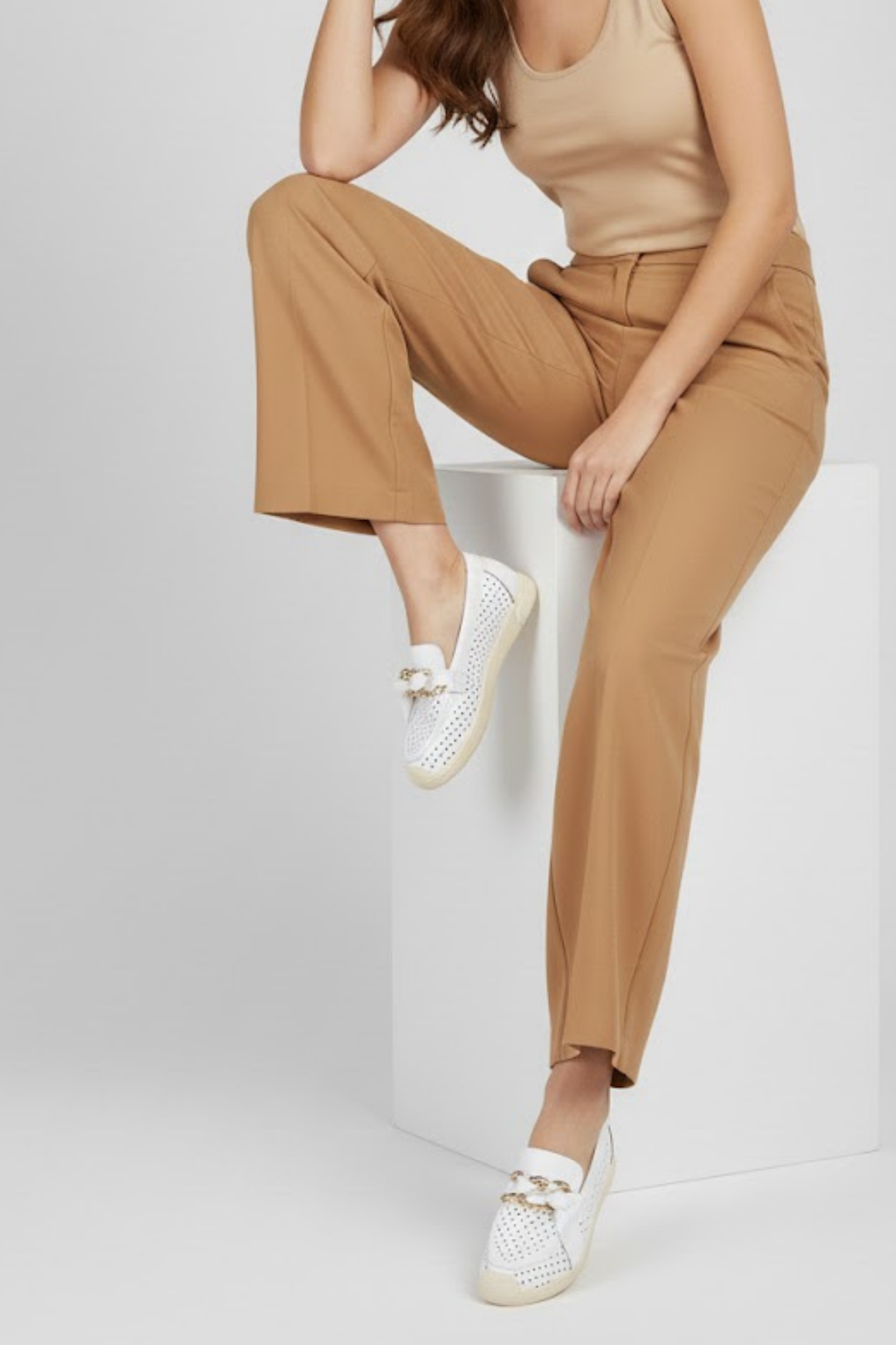 Riwan Kadın Beyaz Zincir Detaylı Babet Ayakkabı