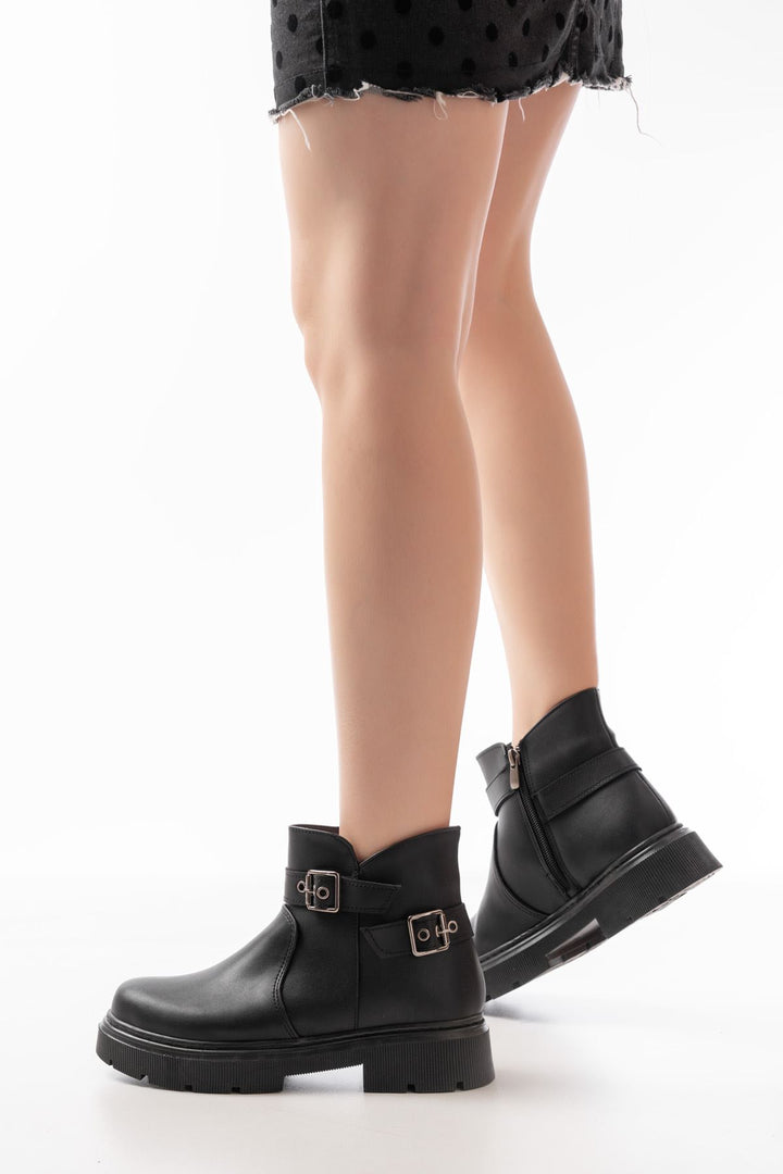 Herbin Siyah Toka Aksesuarlı Fermuarlı Kadın Bot