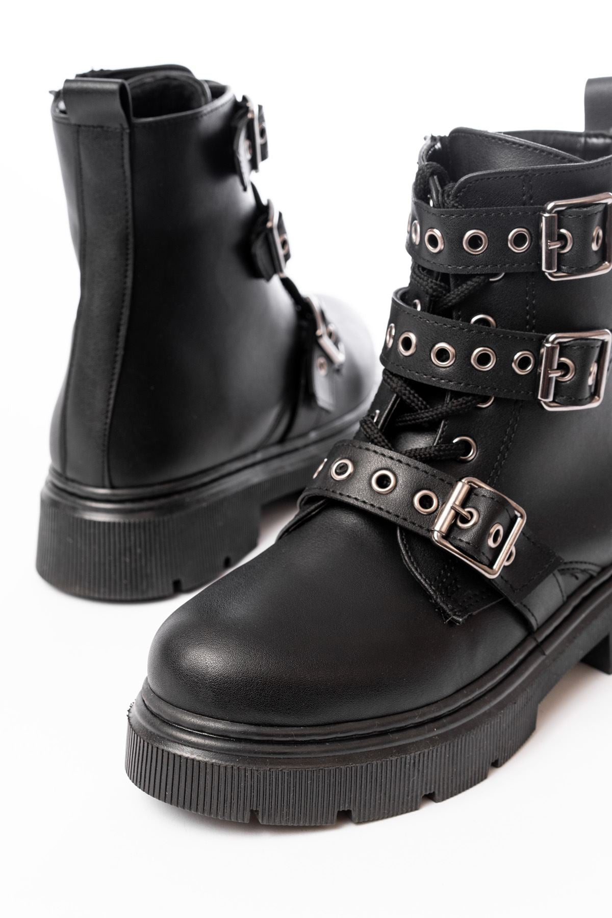 Rahan Siyah Toka Aksesuarlı Fermuarlı  Kadın Bot