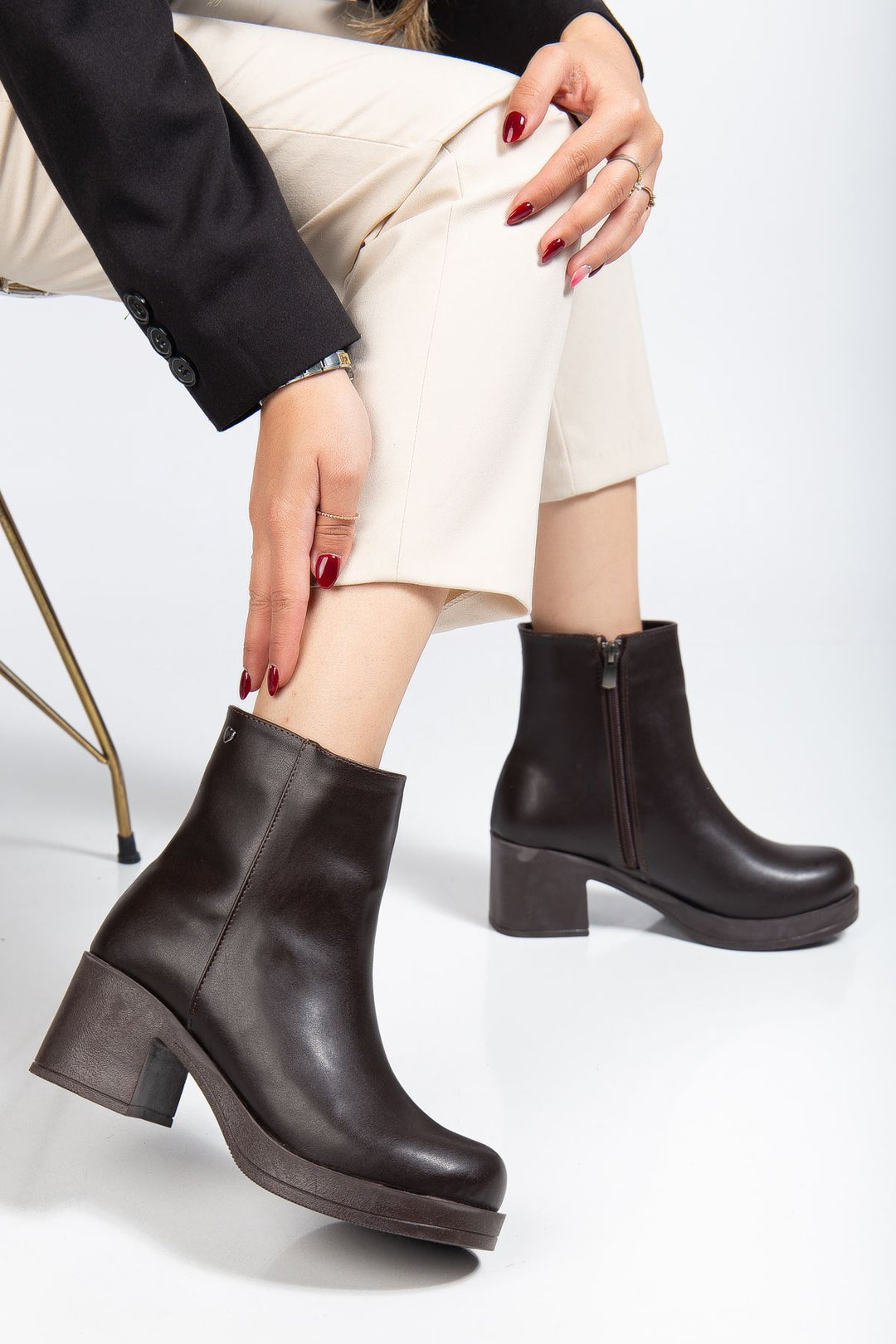 Mahzu Kahve Fermuarlı Kalın Topuklu Kadın Bot