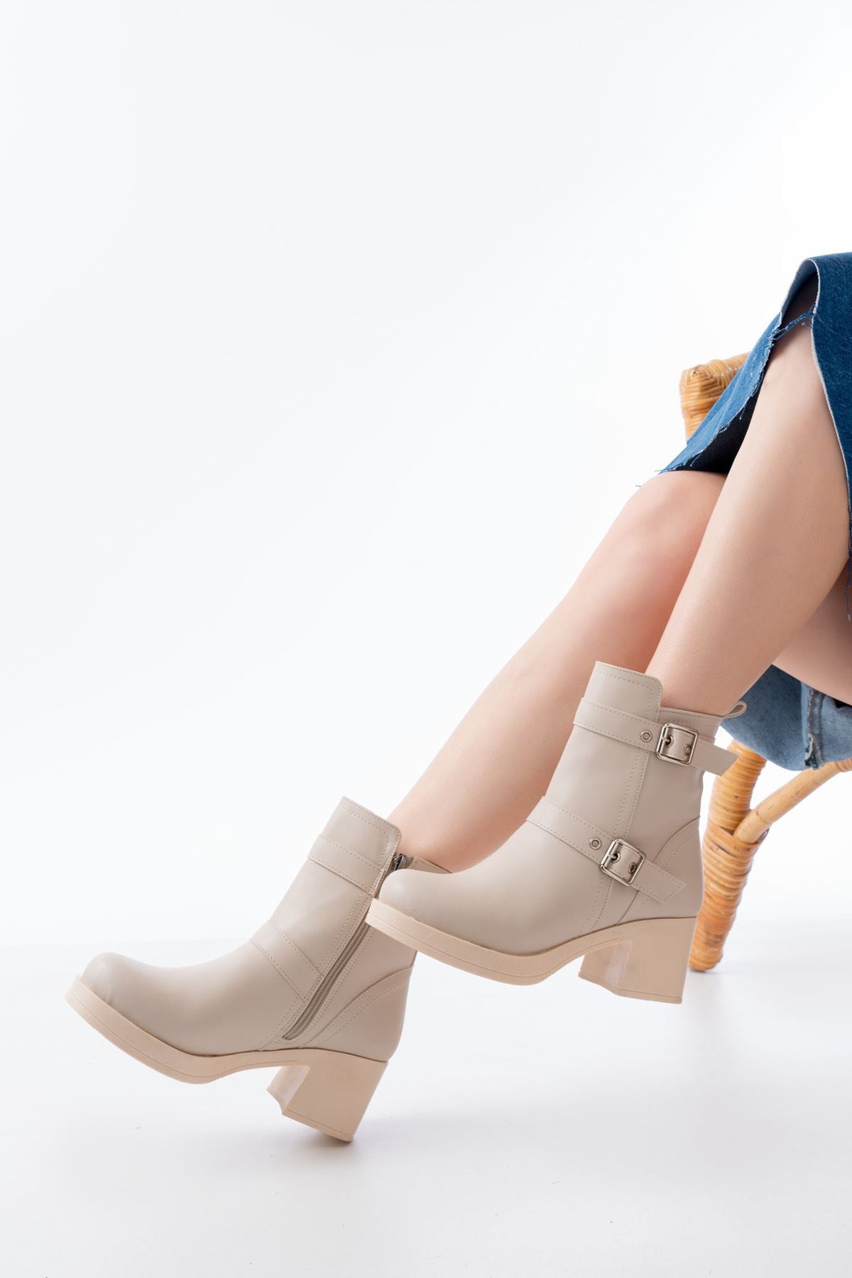 Tahzun Bej Topuklu Fermuarlı Kadın Bot