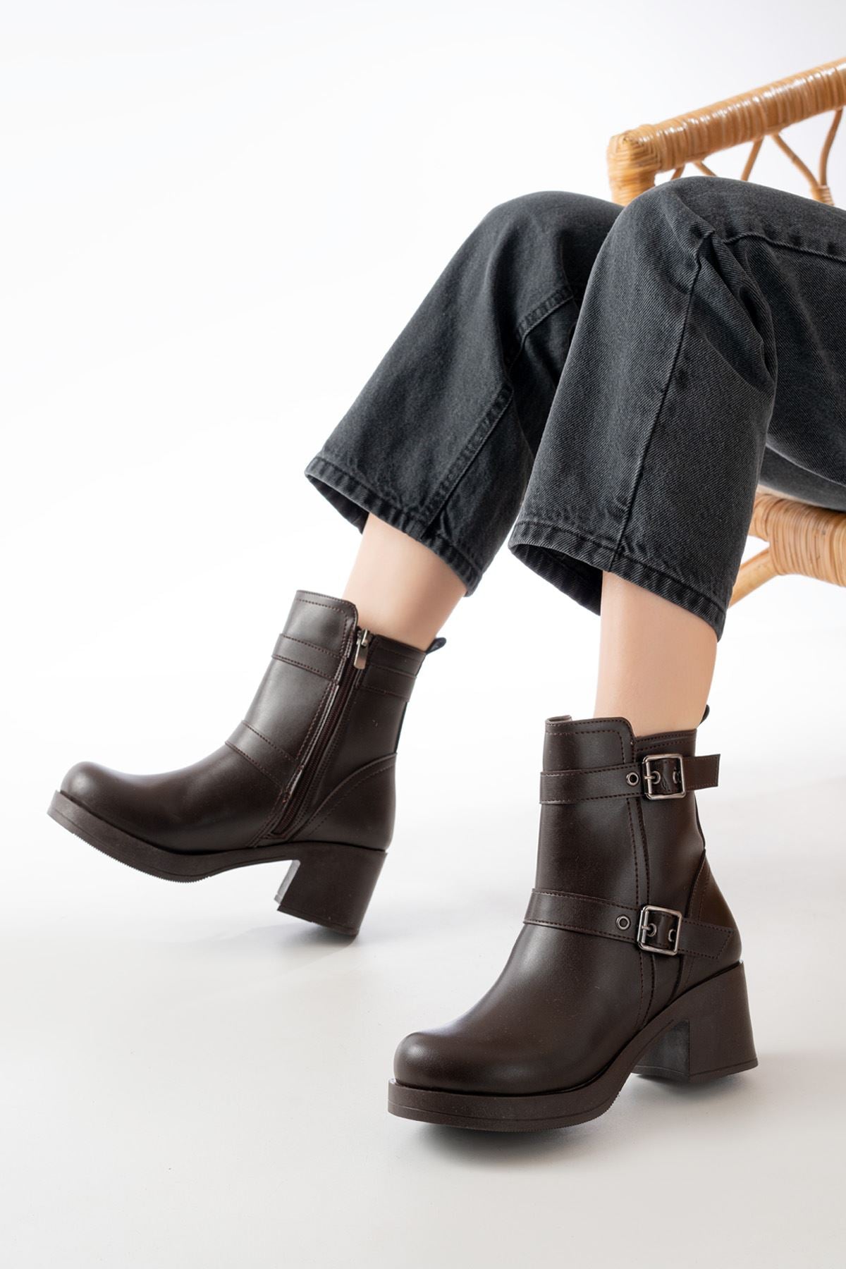 Tahzun Kahverengi Topuklu Fermuarlı Kadın Bot