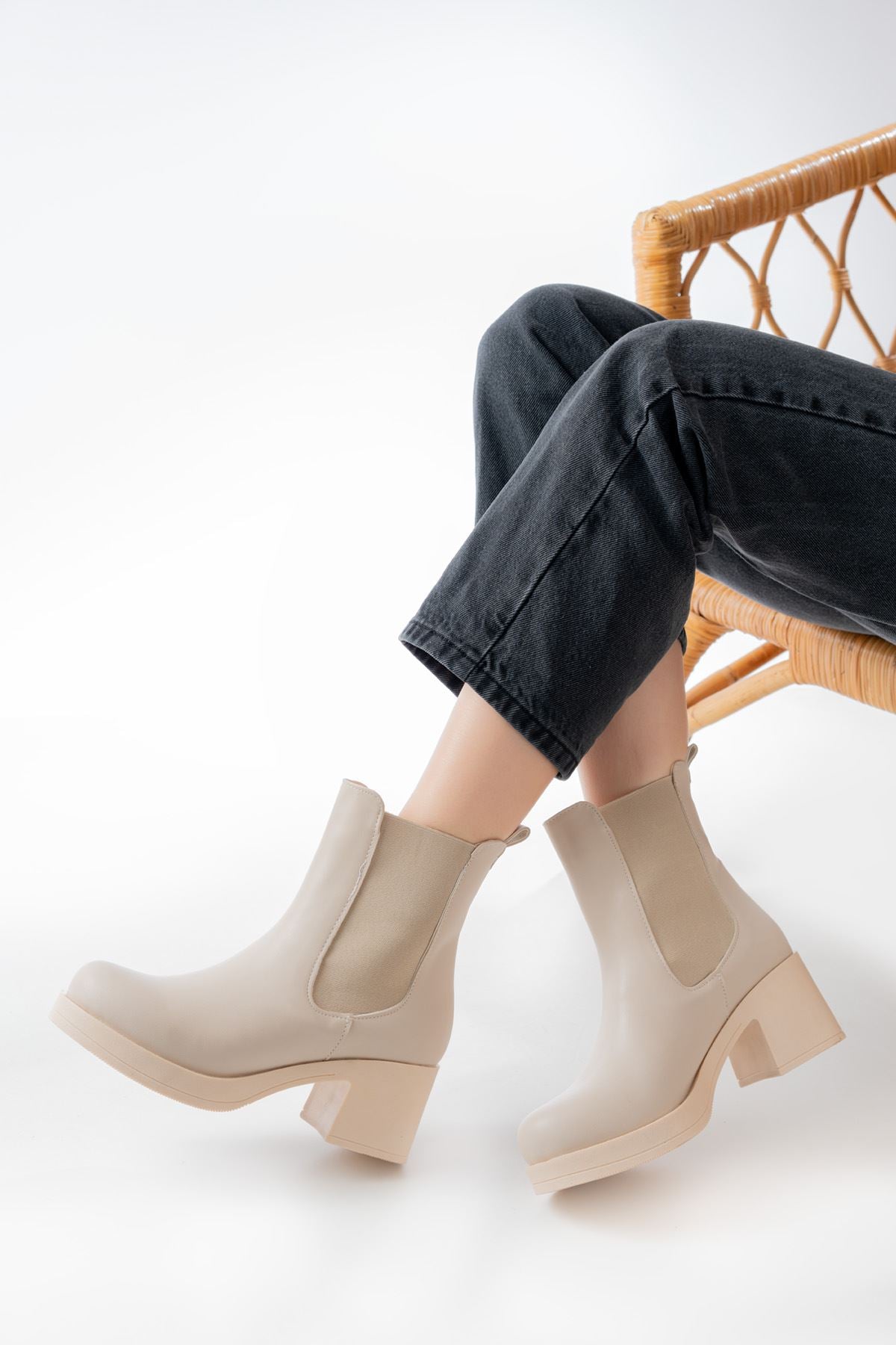 Valenda Bej Lastikli  Kalın Topuklu Kadın Bot