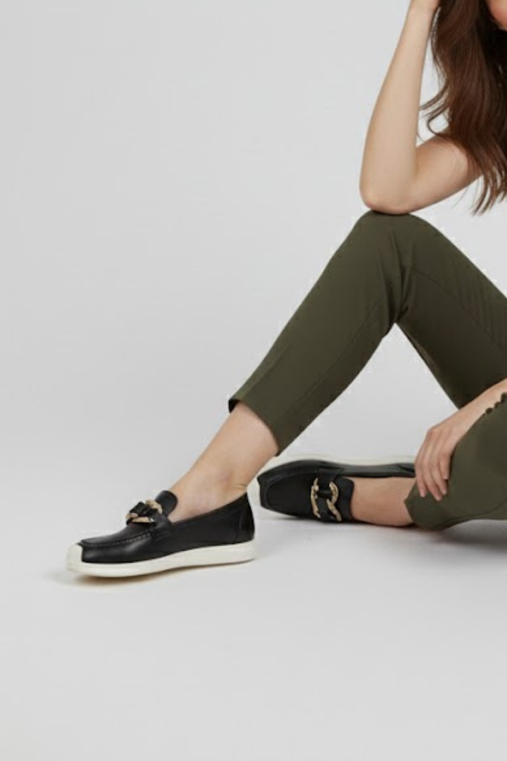 Riwan Kadın Siyah Zincir Detaylı Babet Ayakkabı