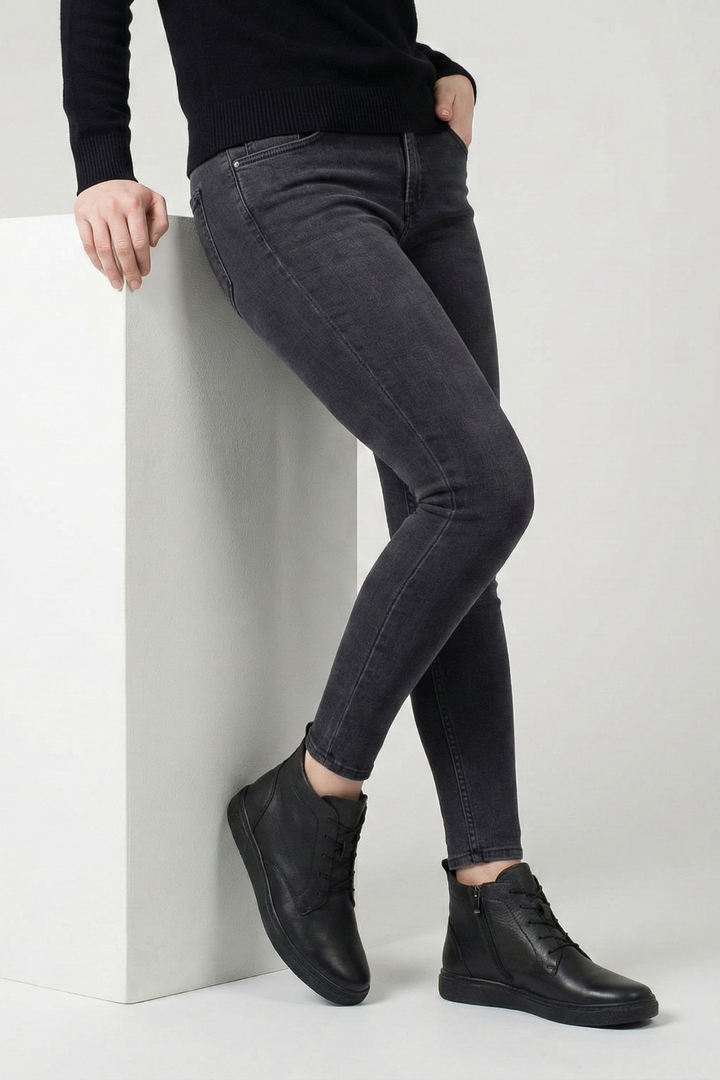 Cancu Kadın Bağcık Detaylı Siyah Bot