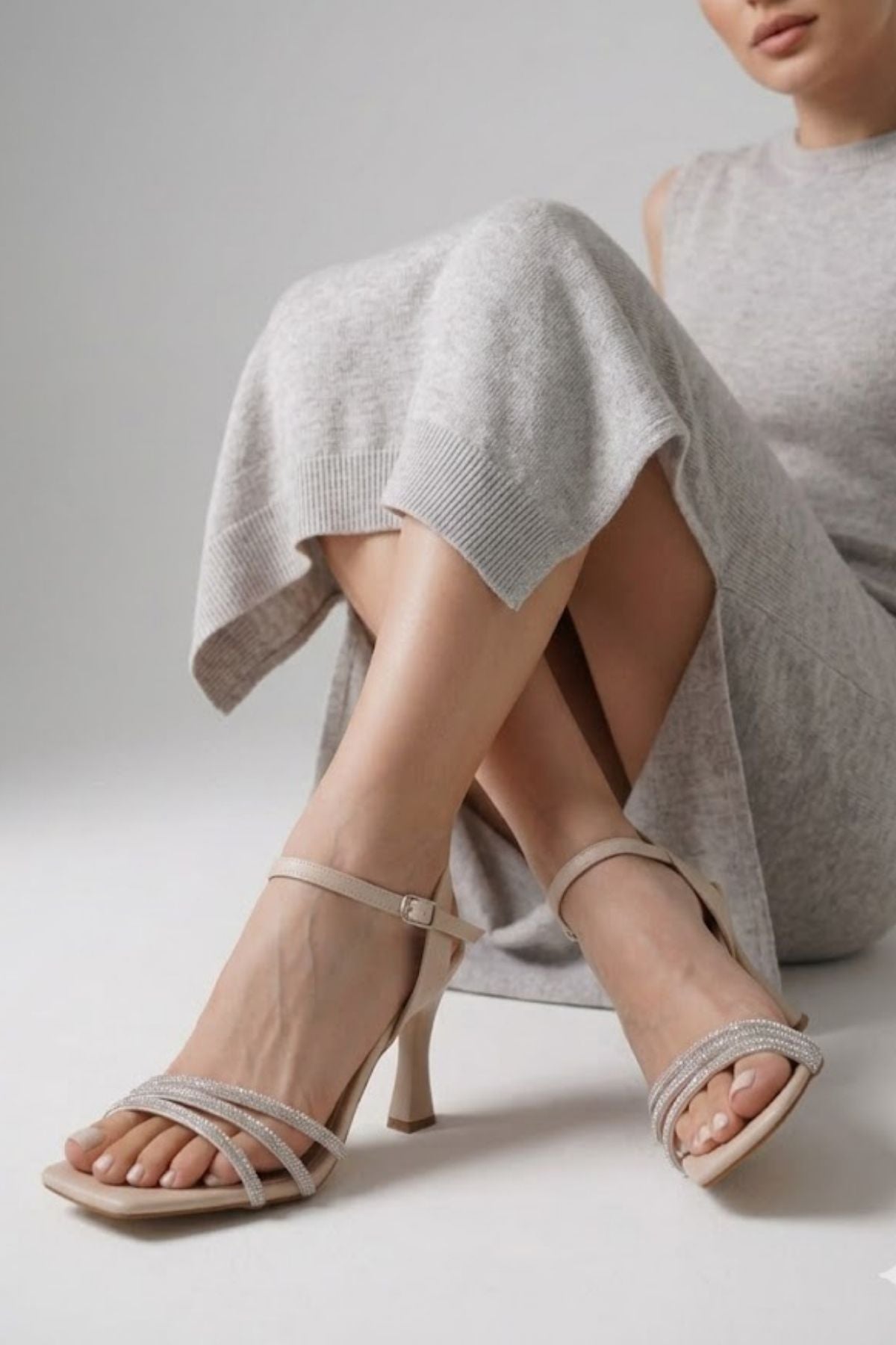 Karla Kadın Bej Taş Detaylı İnce Bantlı Sandalet
