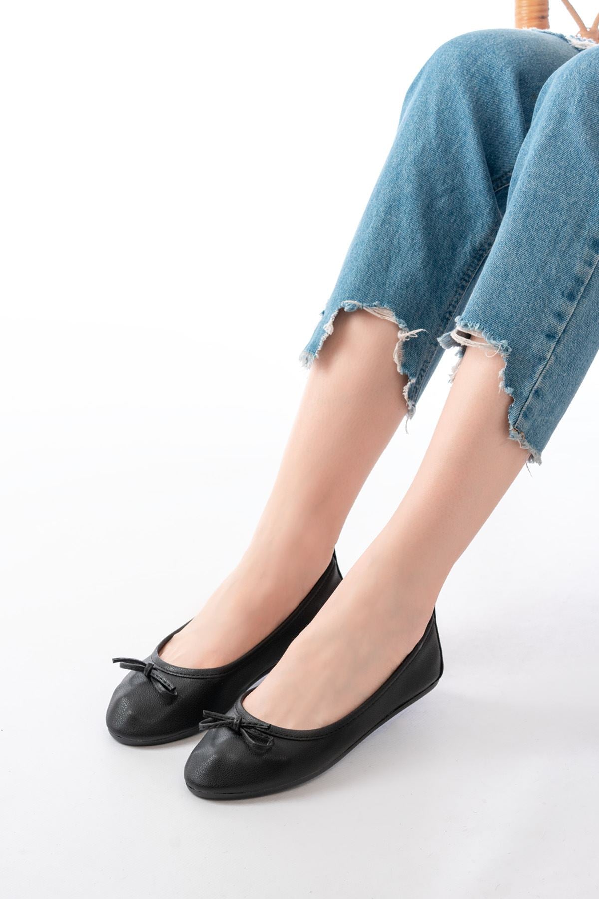 Blenve Siyah Fiyonklu Kadın Babet