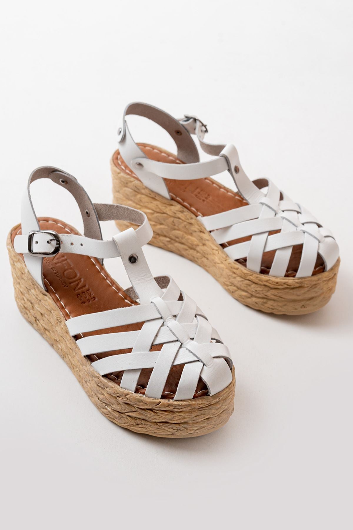 Nergan Beyaz  Hakiki Deri Dolgu Kadın Sandalet