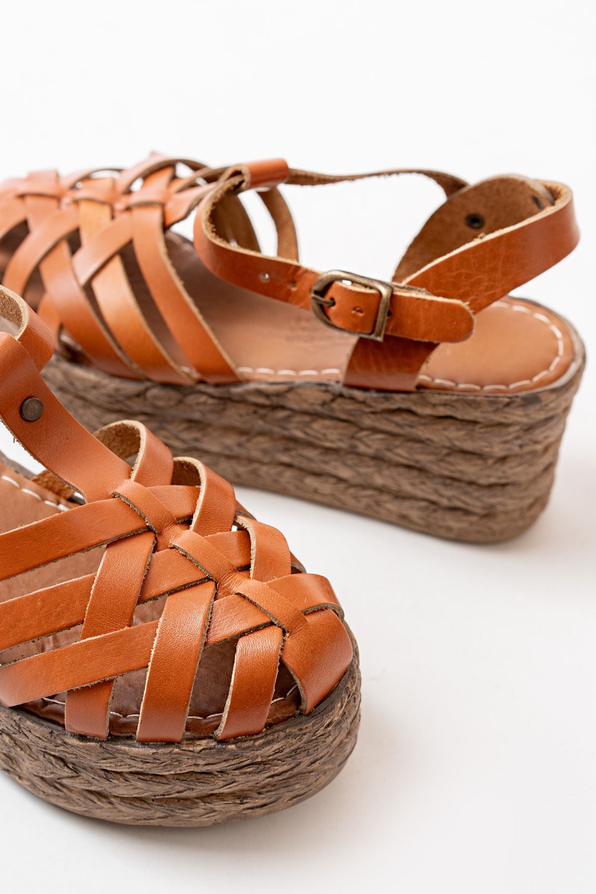 Nergan Taba Hakiki Deri Dolgu Kadın Sandalet