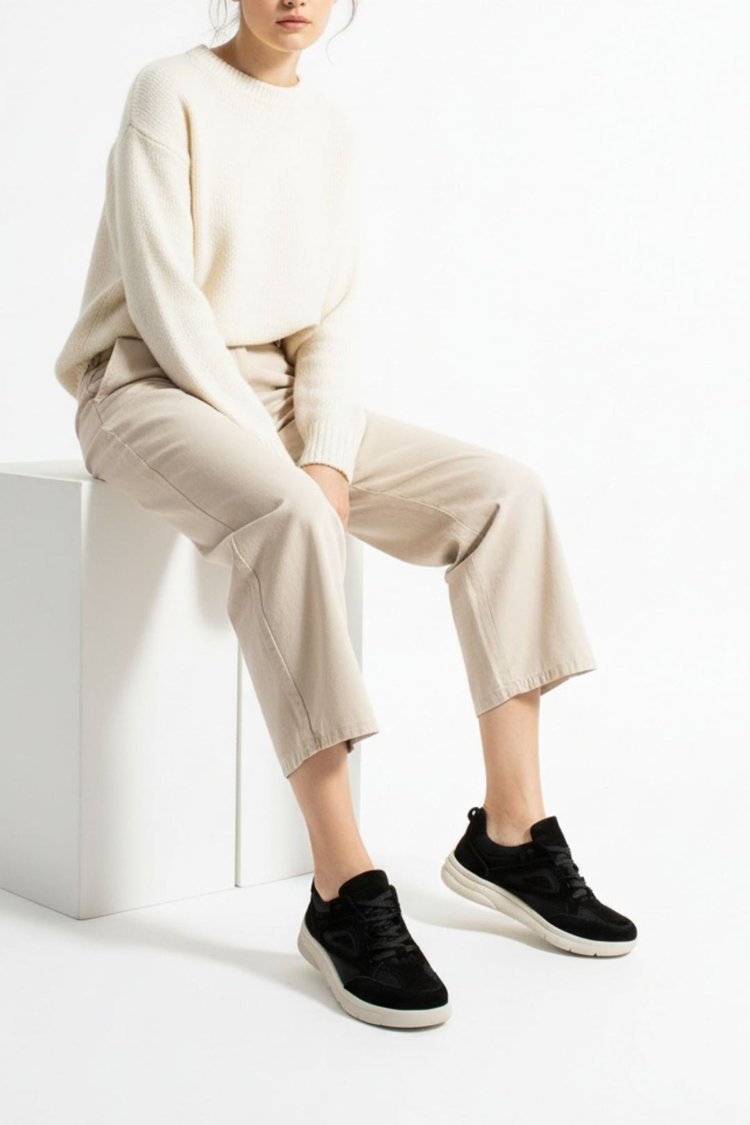 Stuan Kadın Hakiki Süet Deri Siyah Spor Ayakkabı