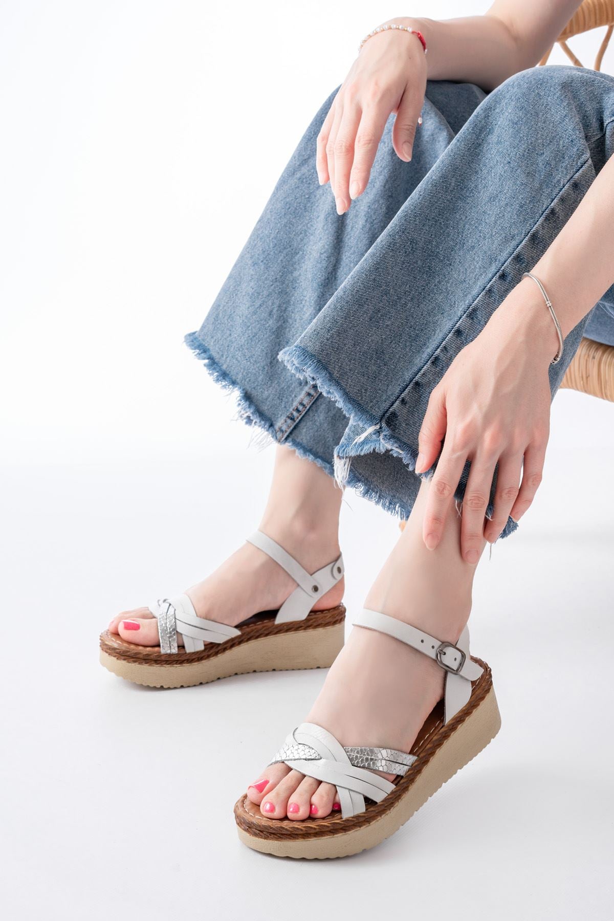 Susen Beyaz Ayna Hakiki Deri Taban Kadın Sandalet