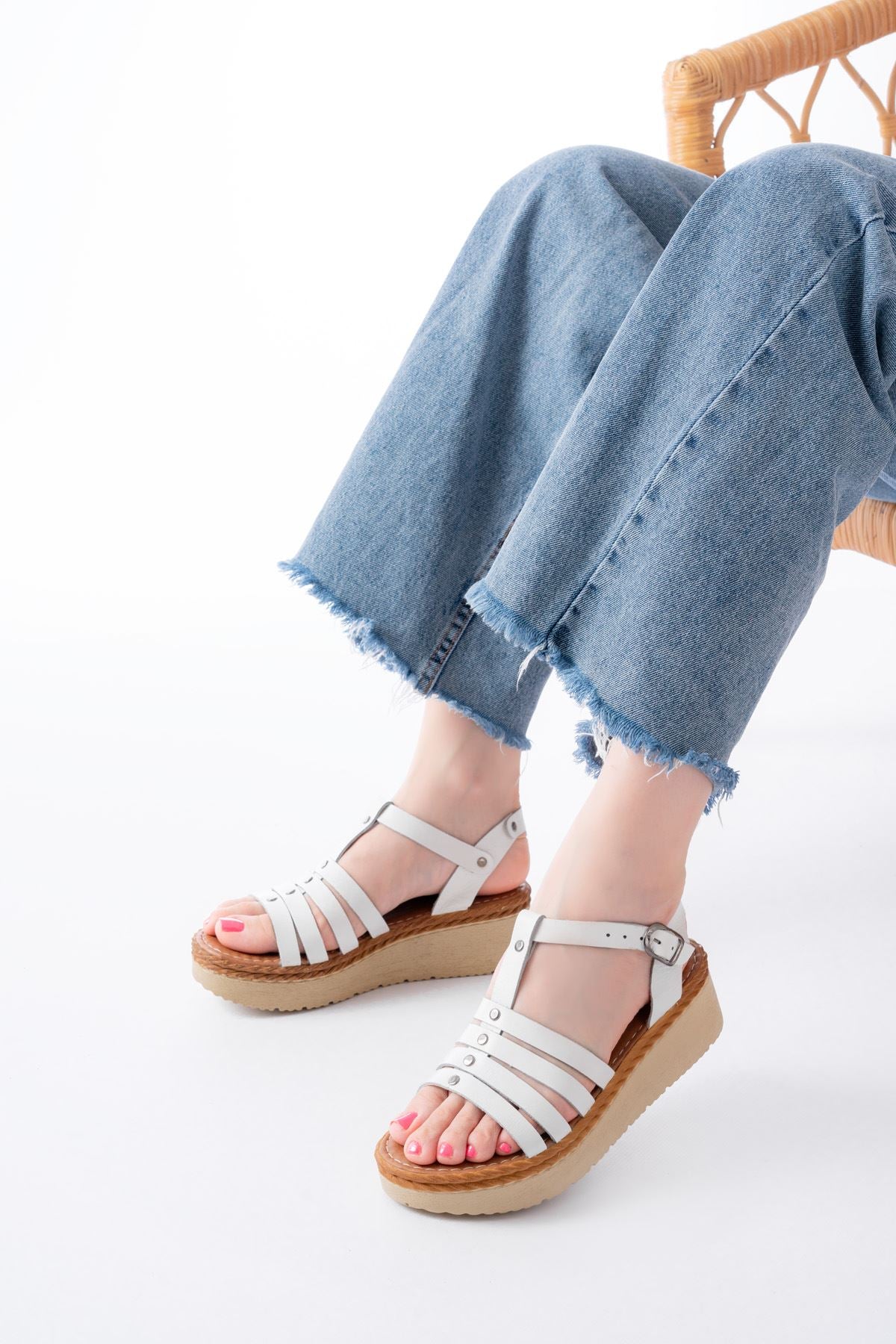 Zülfüar Beyaz Hakiki Deri Taban Kadın Sandalet