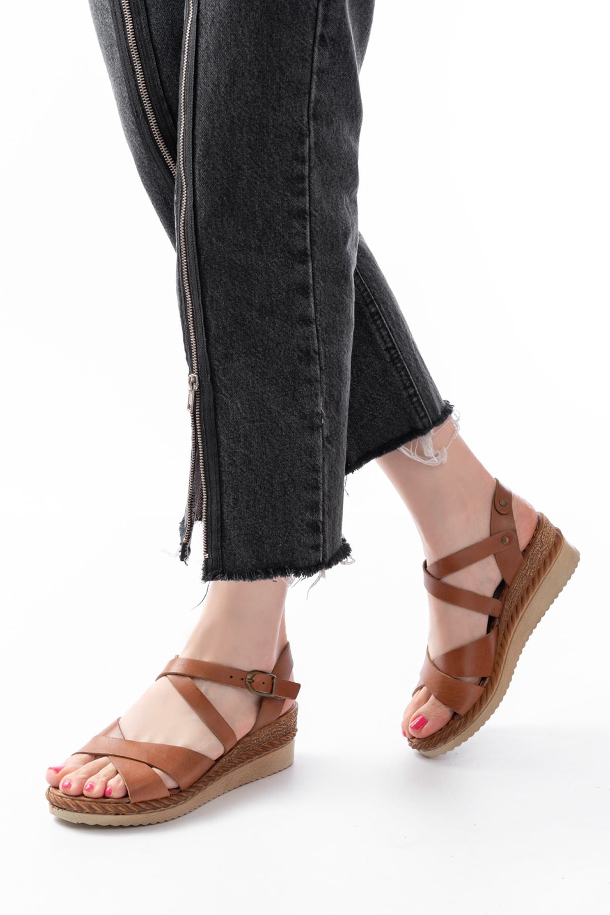 Vaclav Taba Çapraz Hakiki Deri Dolgu Topuklu Kadın Sandalet