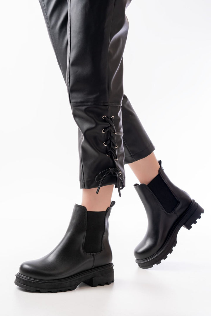 Miahun Siyah Kalın Taban Lastikli Kadın Bot