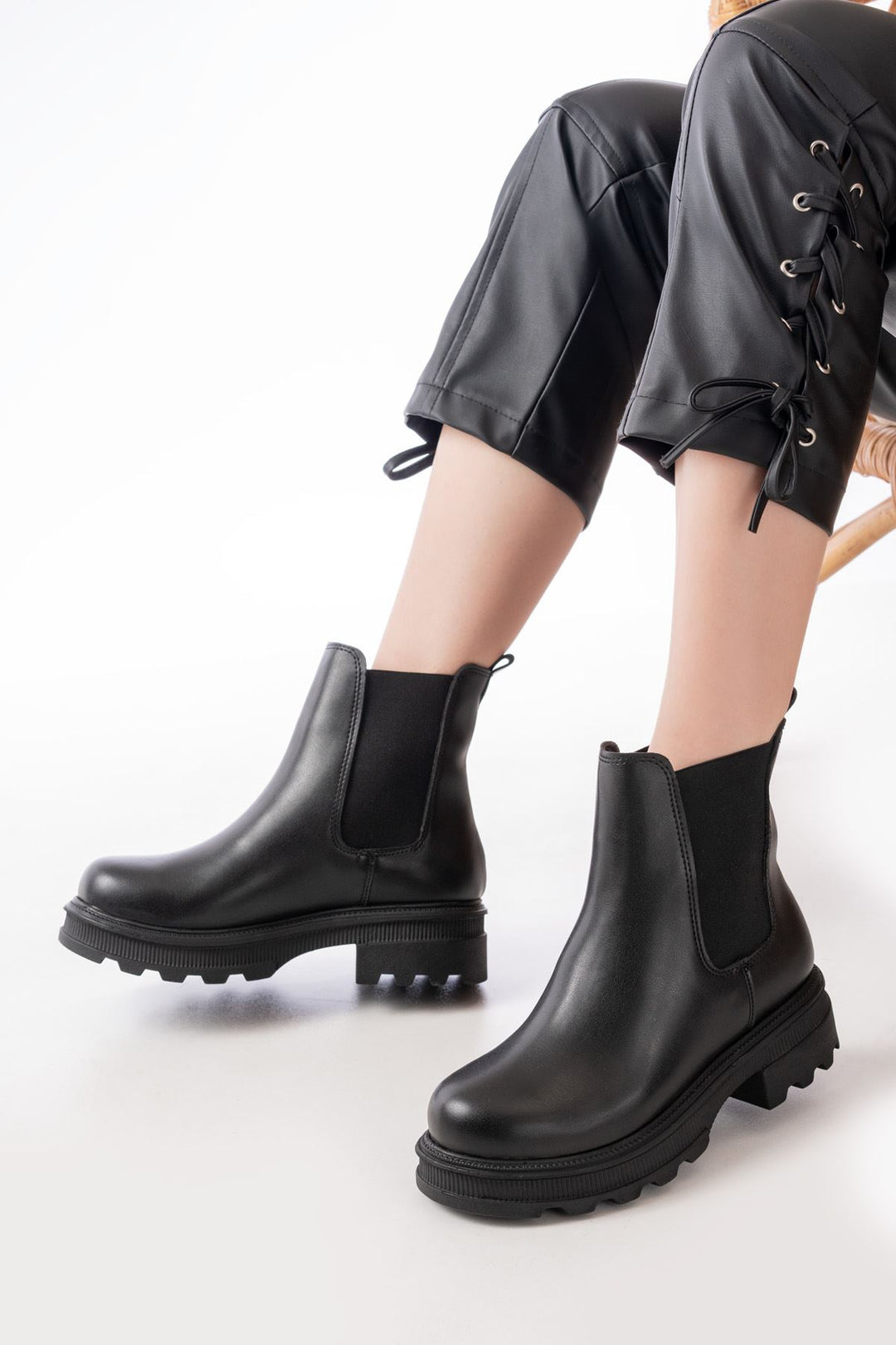 Miahun Siyah Kalın Taban Lastikli Kadın Bot