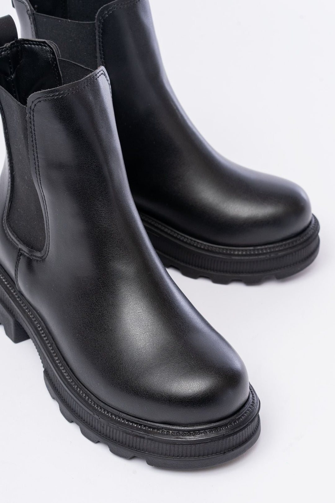 Miahun Siyah Kalın Taban Lastikli Kadın Bot