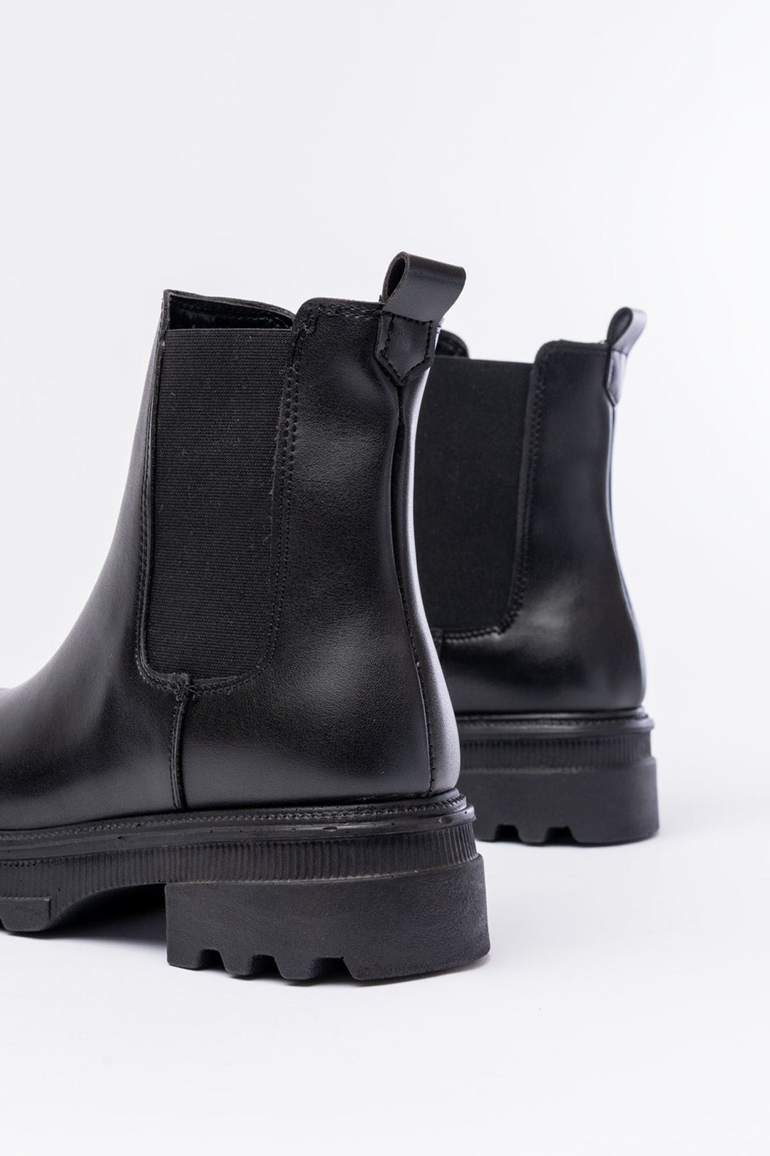 Miahun Siyah Kalın Taban Lastikli Kadın Bot