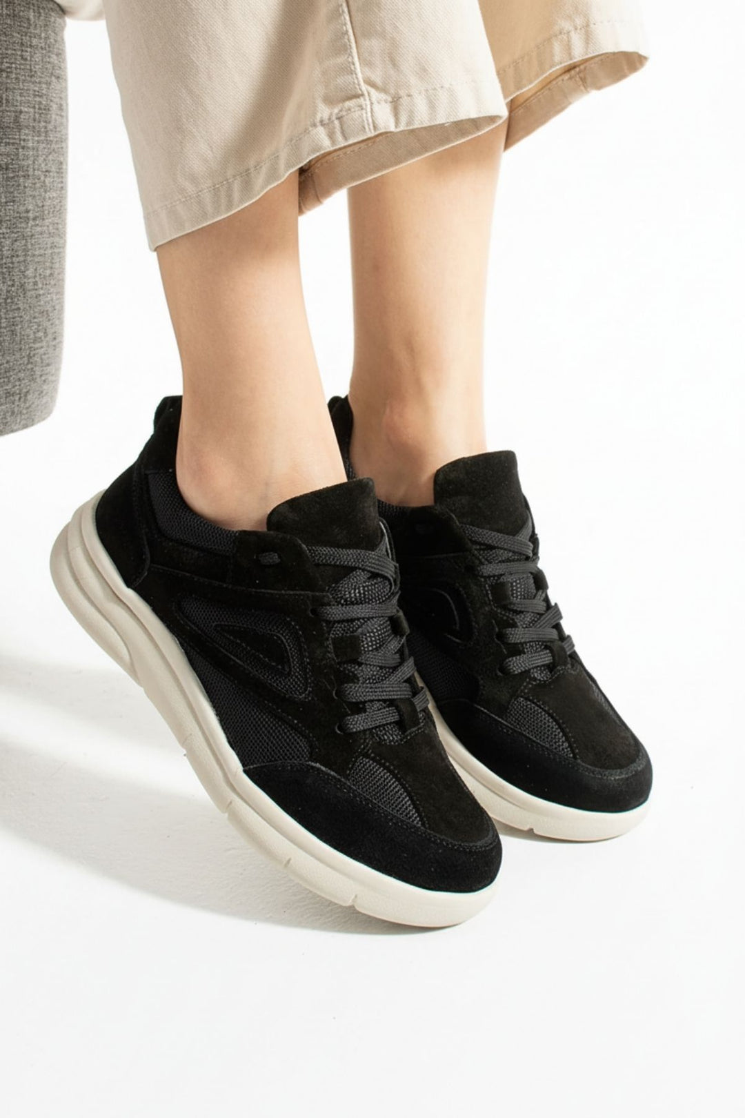 Stuan Kadın Hakiki Süet Deri Siyah Spor Ayakkabı