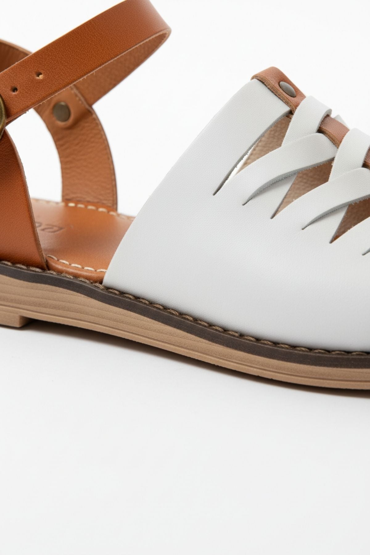 Cynikar Beyaz Hakiki Deri Kadın Sandalet