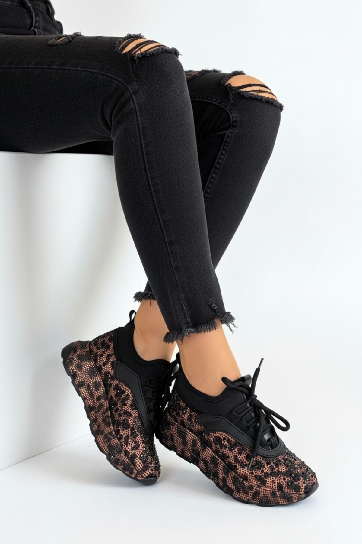 Rimay Kadın Siyah-Kahve Boncuk İşlemeli Spor Ayakkabı