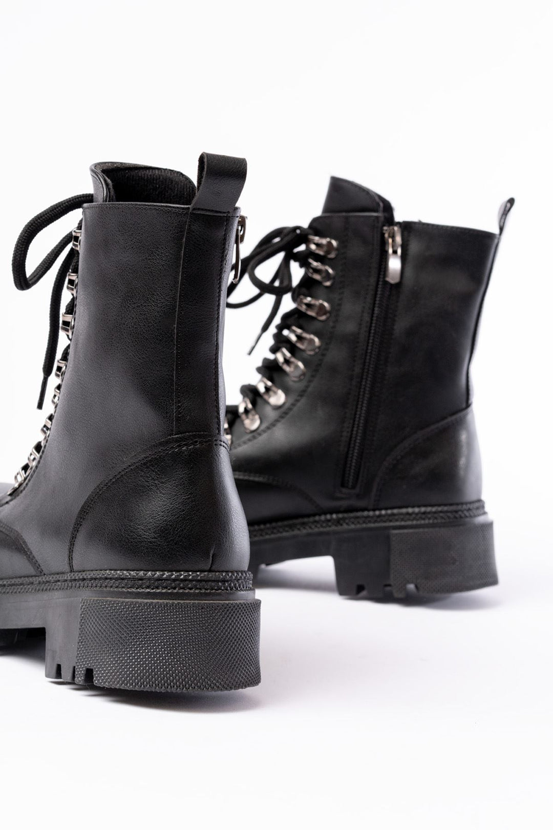 Nayza Siyah Cilt Bağcıklı Fermuarlı Kadın Bot