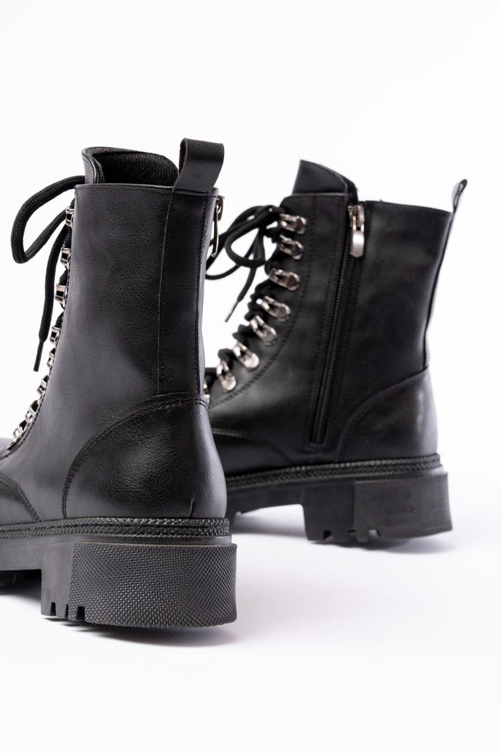 Nayza Siyah Cilt Bağcıklı Fermuarlı Kadın Bot