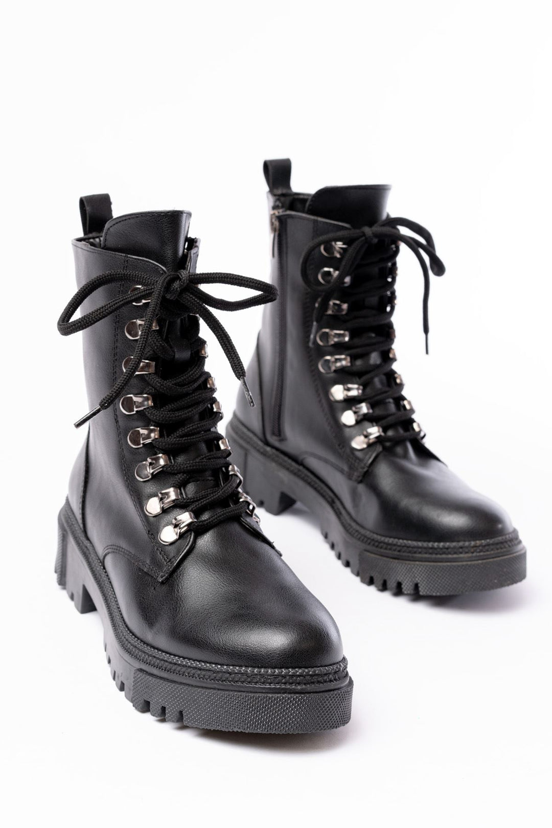 Nayza Siyah Cilt Bağcıklı Fermuarlı Kadın Bot