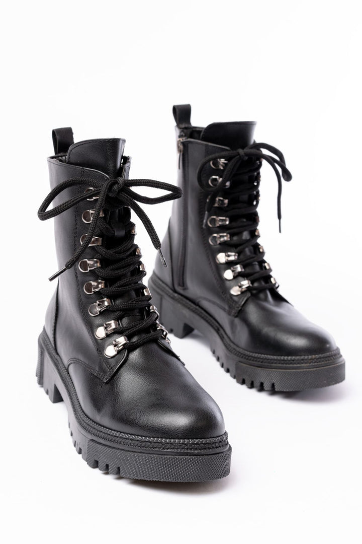 Nayza Siyah Cilt Bağcıklı Fermuarlı Kadın Bot