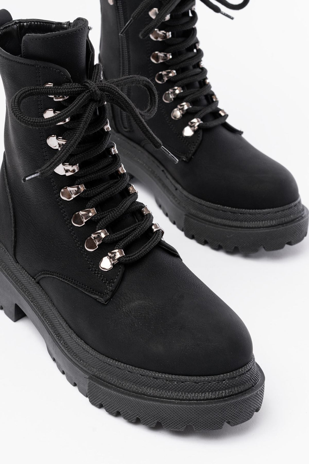 Nayza Siyah Zümrüt Bağcıklı Fermuarlı Kadın Bot