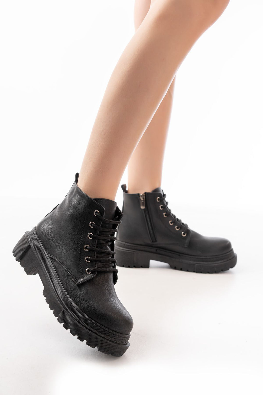 Zaverya Siyah Bağcıklı Fermuarlı Kadın Bot