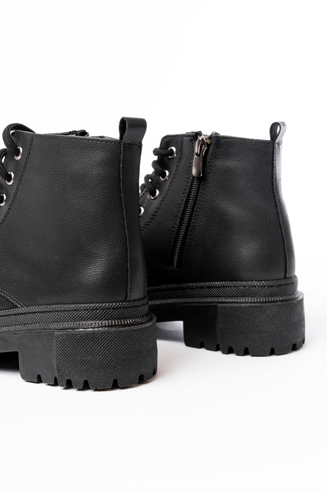 Zaverya Siyah Bağcıklı Fermuarlı Kadın Bot