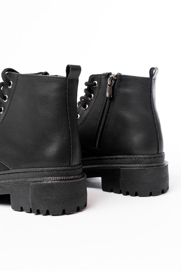 Zaverya Siyah Bağcıklı Fermuarlı Kadın Bot